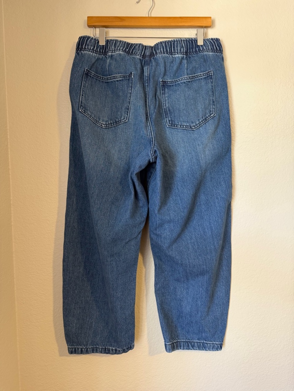 GAP High Rise Pull-On Barrel Jeans Medium Wash Relaxed Denim Size Large - Picture 7 of 11